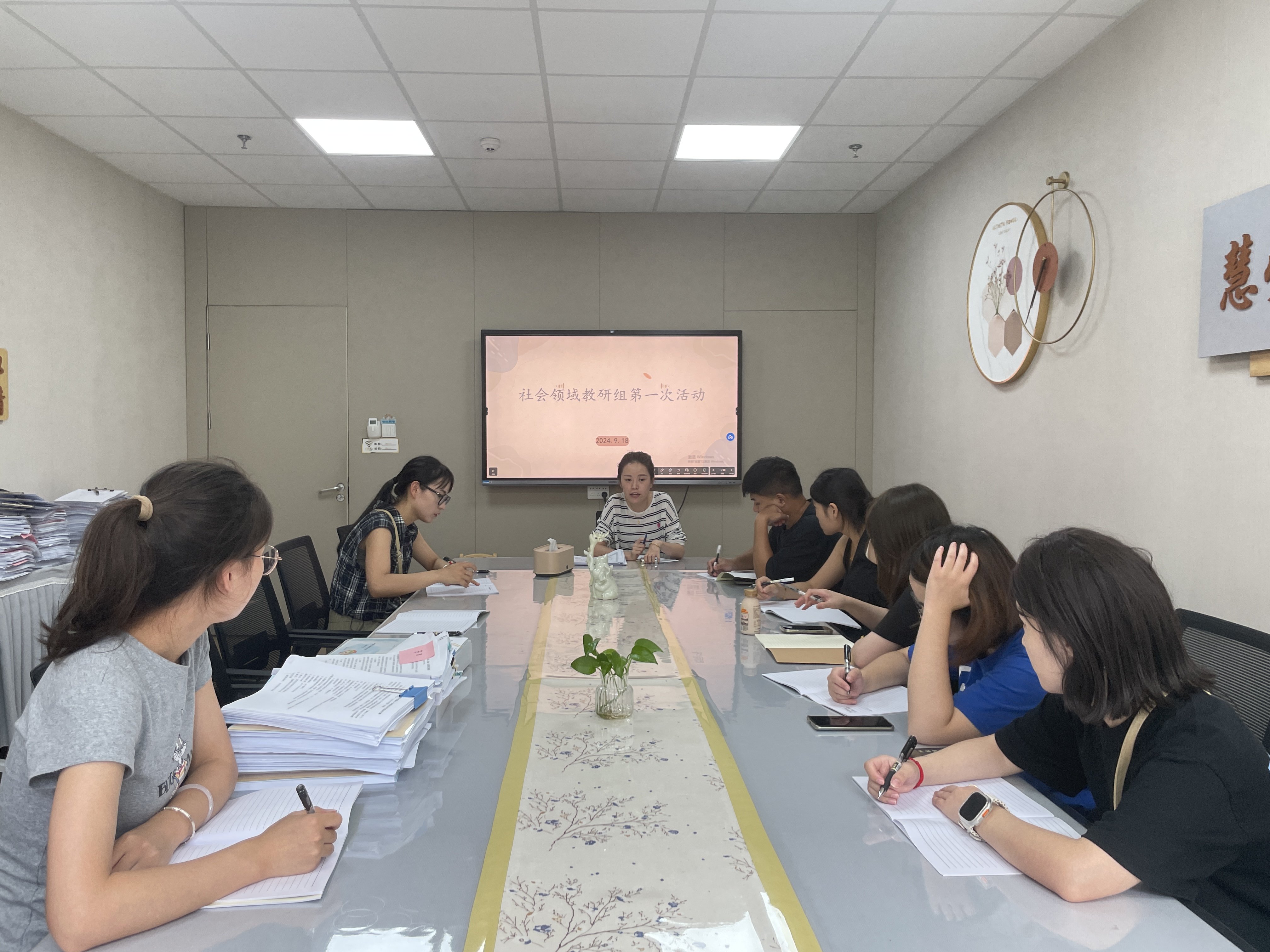 【枫香栖幼】以教促学 合力共研  ——栖霞幼儿园翡翠天悦园社会领域教研组活动（一）