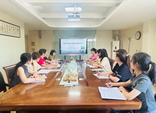 【枫香栖幼】悦读经典 共享成长  ——栖霞幼儿园五福园业务学习活动
