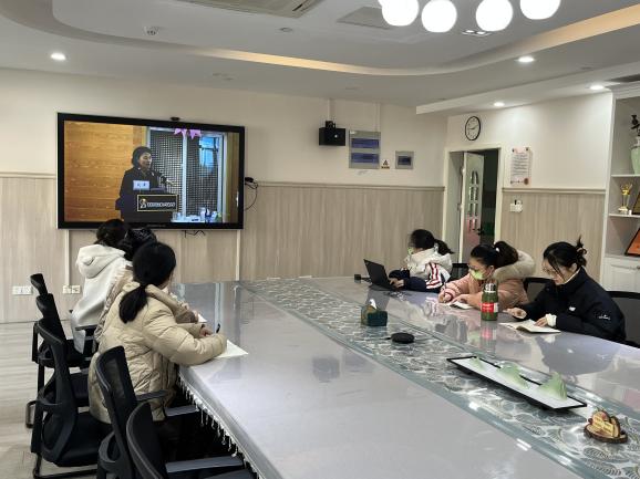 240109在观摩中学习 在研讨中成长——栖霞幼儿园石埠湾园教师业务学习活动 新闻稿_html_m3e881e98.jpg