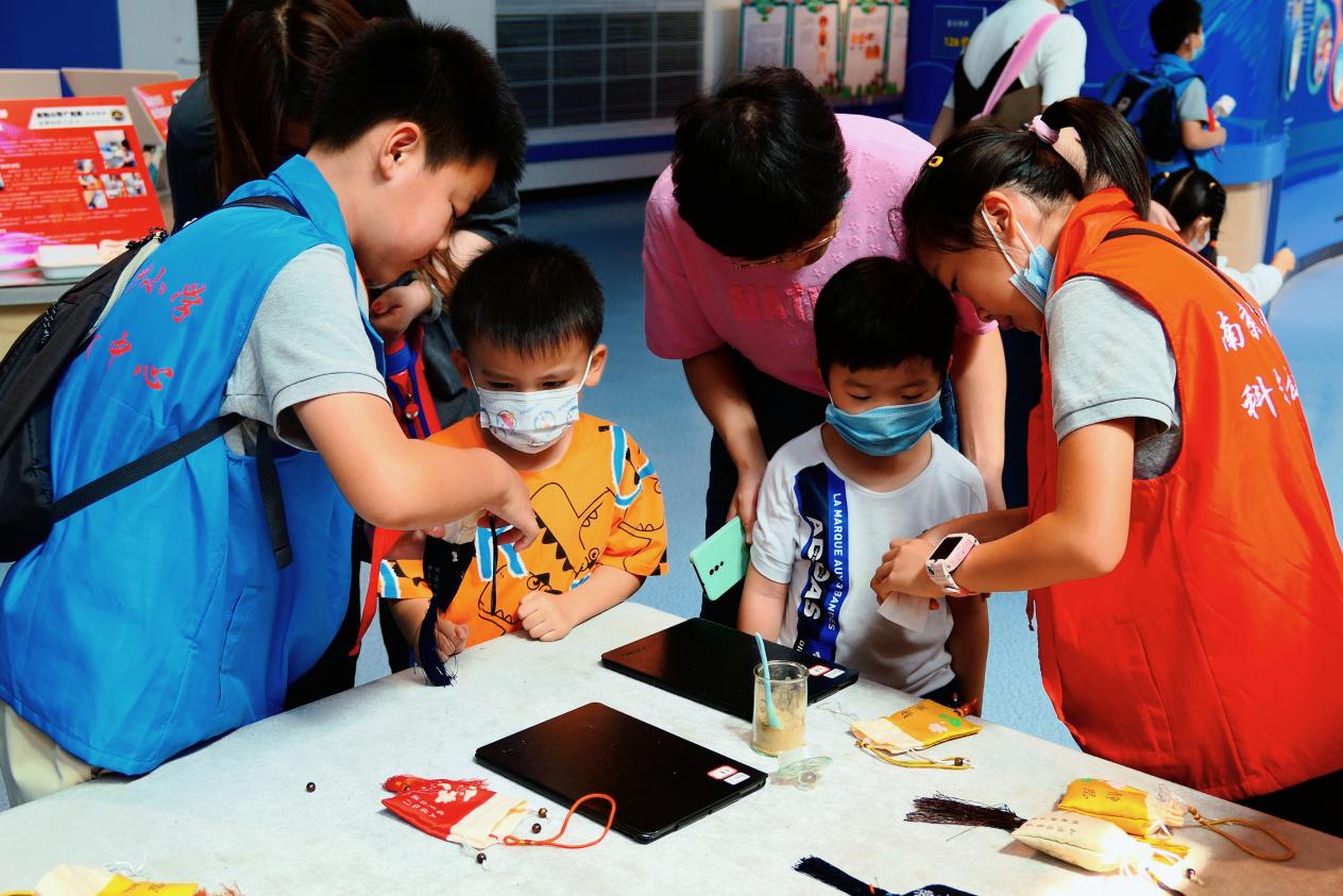 【博学广志】馆校合作开拓视野，携手共建科技校园_html_1f1002a1.jpg
