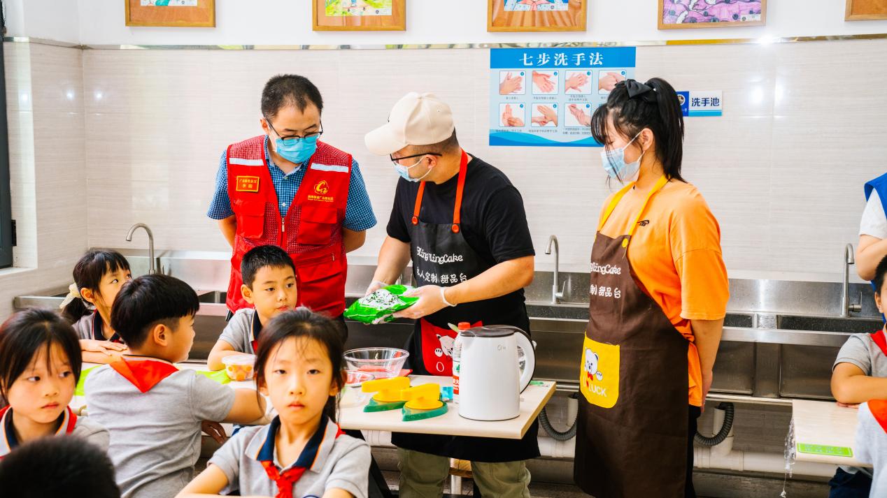 【博学广志】传承文化魅力 传递同行温暖——金陵小学广志路校区、广志路社区中秋联动活动(1)_html_6377e8a0.jpg