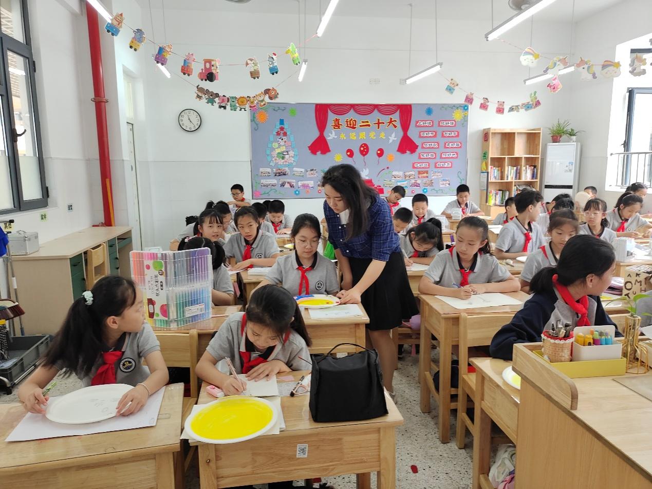【博学广志】“绘”中秋 月团圆——金小广志路校区“情系中秋”美术特色活动_html_3c4f1a8d.jpg