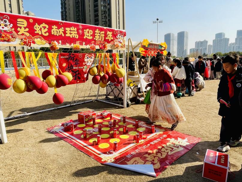 【湖畔·学生活动】巳巳如意 生生不息——2025元旦国潮市集来啦！_html_m1a69894.jpg