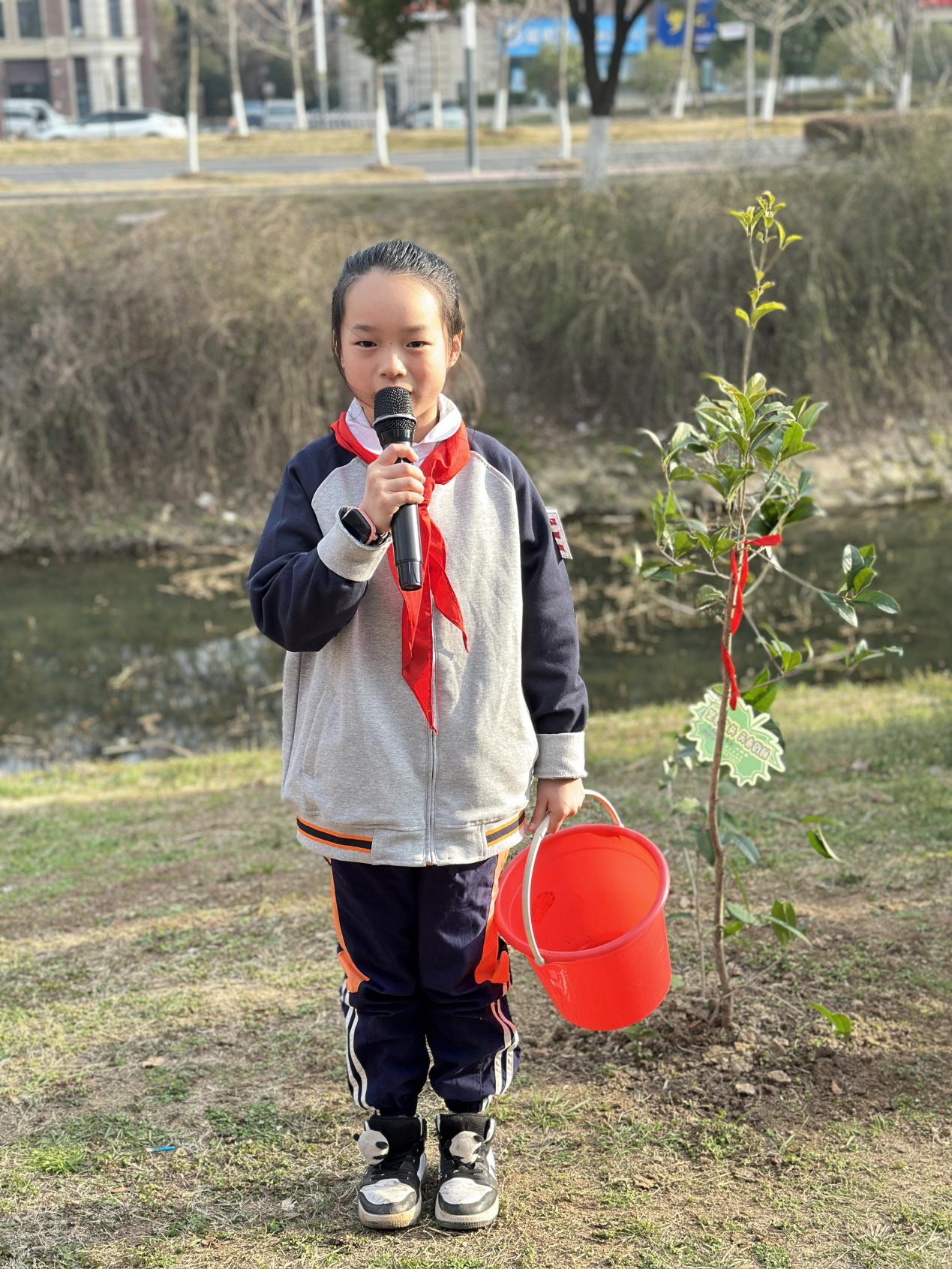 相约春天 共植希望——记金陵小学2024年植树节活动_html_m22ab0f39.jpg