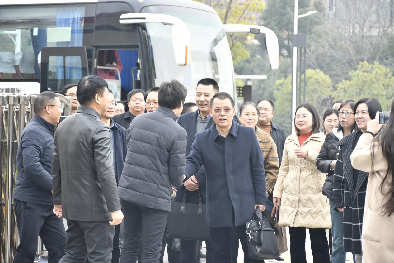【搏学广志】阳春融融待远客 携手共进促提升——_html_7453c9f7.jpg
