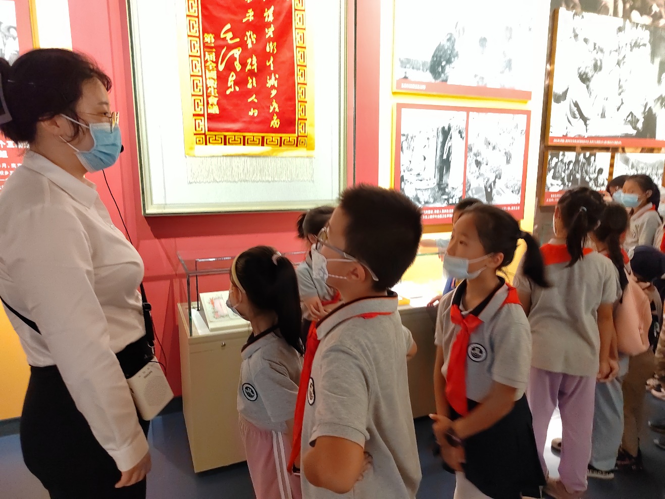 【红领巾寻访】 传承红色基因 缅怀革命先烈——金陵小学广志路校区三20中队寻访渡江胜利纪念馆_html_mb6a83aa.jpg