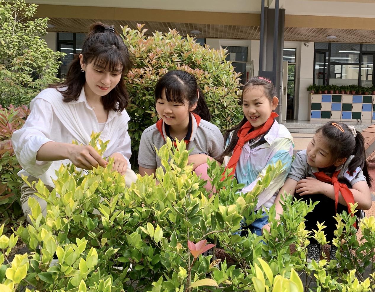 【广志特色教师】百草助力 艺趣无限-记金陵小学（广志路校区）特色教师赵晓萌_html_m55101dbc.jpg