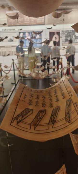 【二稿】七一党员外出学习师德馆新闻_html_m6a72647.jpg