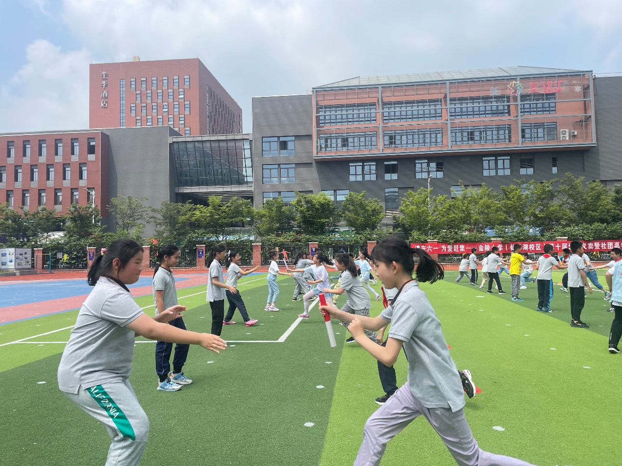 【湖畔·童化课堂】展体育课堂风采  以研促教共成长——体育校本研修之课例研讨（4）_html_mb7dc09c.jpg
