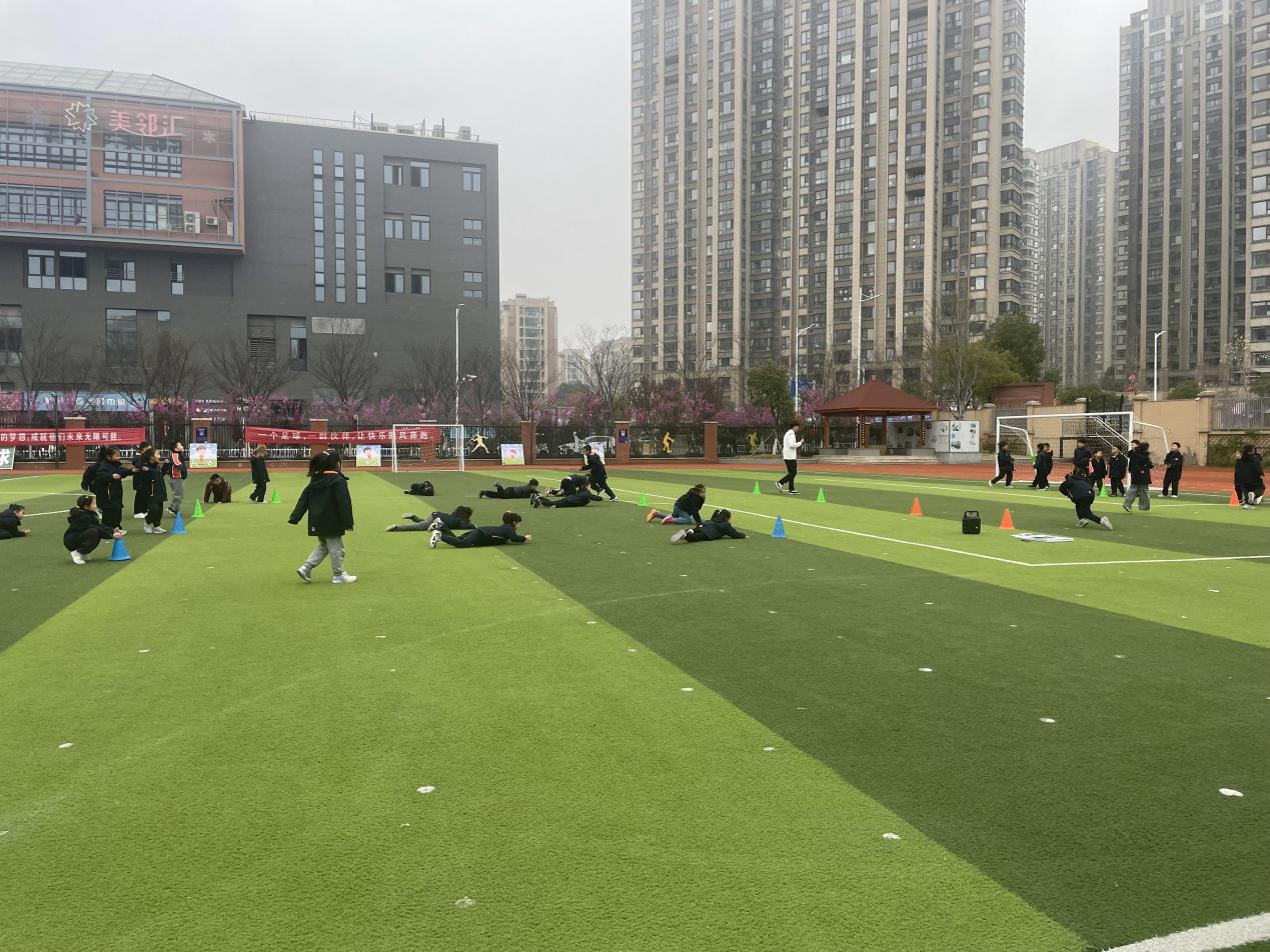 【湖畔·童化课堂】融学课堂 提质增效——体育校本研修之课例研讨（11）_html_m15685175.jpg