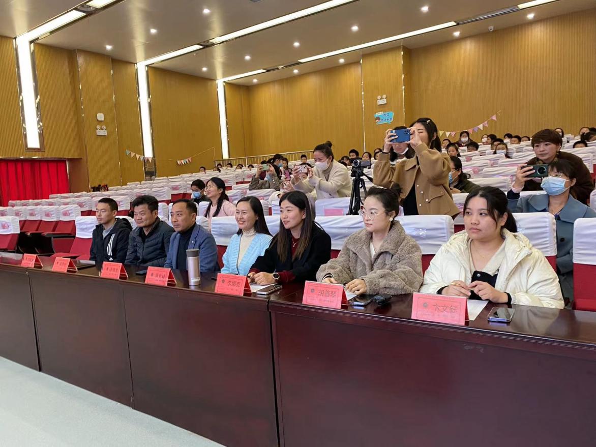 【博学广志】礼赞二十大  歌声伴成长——金小广志路校区第三届广志艺术节暨“萌娃唱红歌”主题活动二年级歌唱专场_html_99b128a.jpg