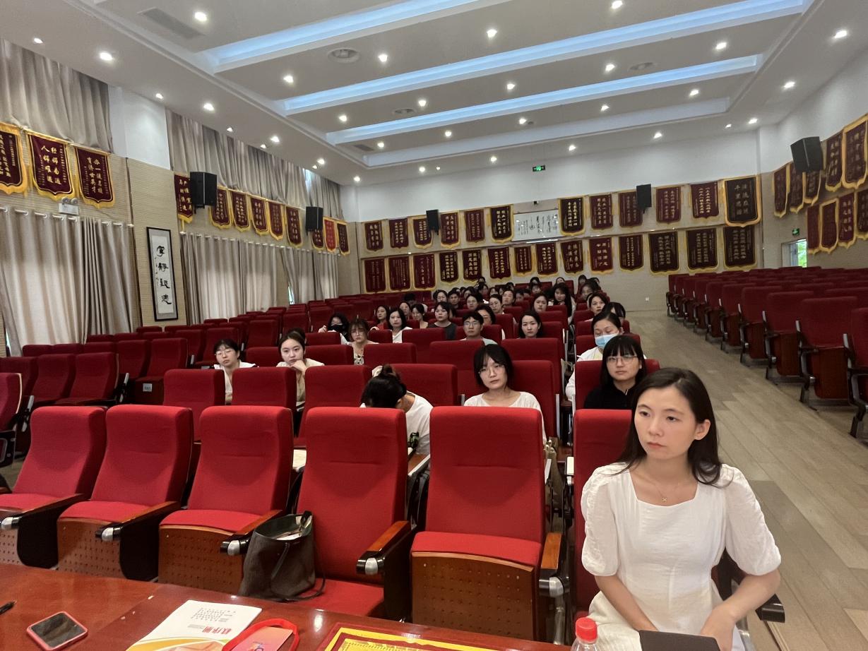 【湖畔光影】用心启“萌” 共育新苗——2023-2024学年一年级全体教师会议_html_31937401.jpg