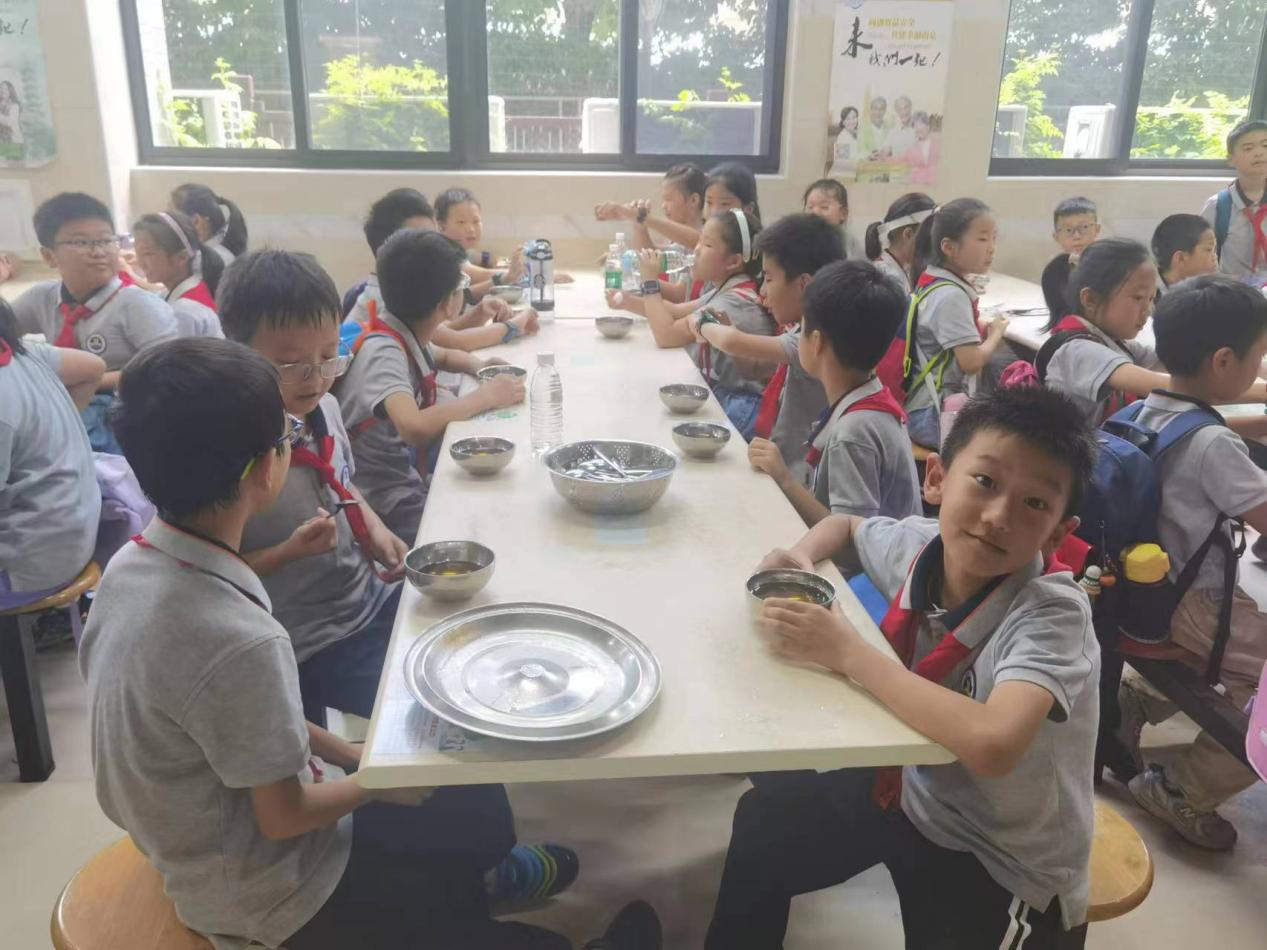 【博学广志】夏日劳作晓农事 科技研学促成长——记金陵小学（广志路校区）7.27日劳动研学活动_html_74a381e7.jpg
