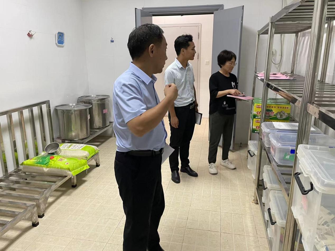 【湖畔·共佑安全】安全无小事，自查护开学——金陵小学（仙林湖校区）开展开学前安全检查_html_4af12558.jpg