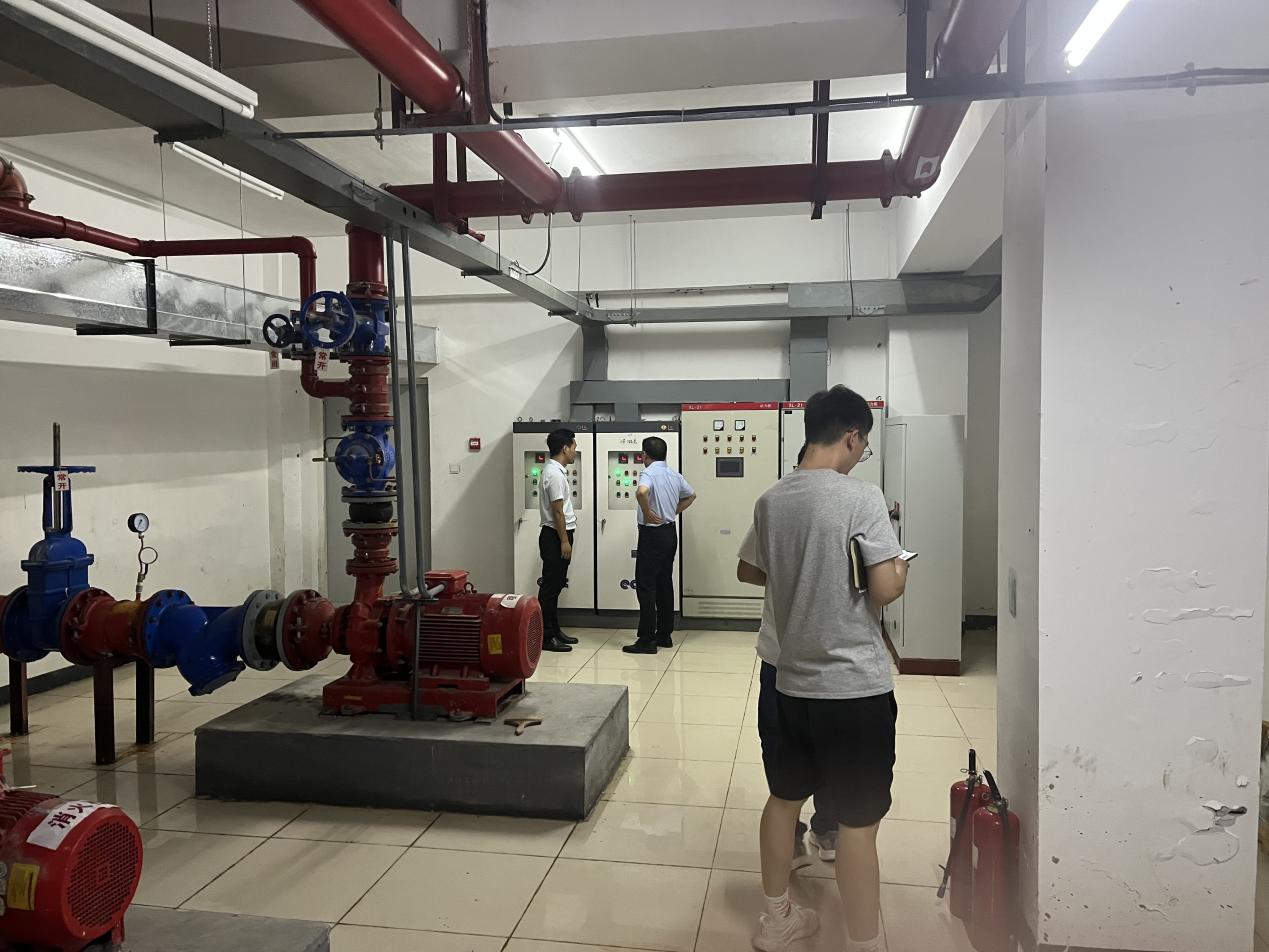 【湖畔·共佑安全】安全无小事，自查护开学——金陵小学（仙林湖校区）开展开学前安全检查_html_57bcad6b.jpg