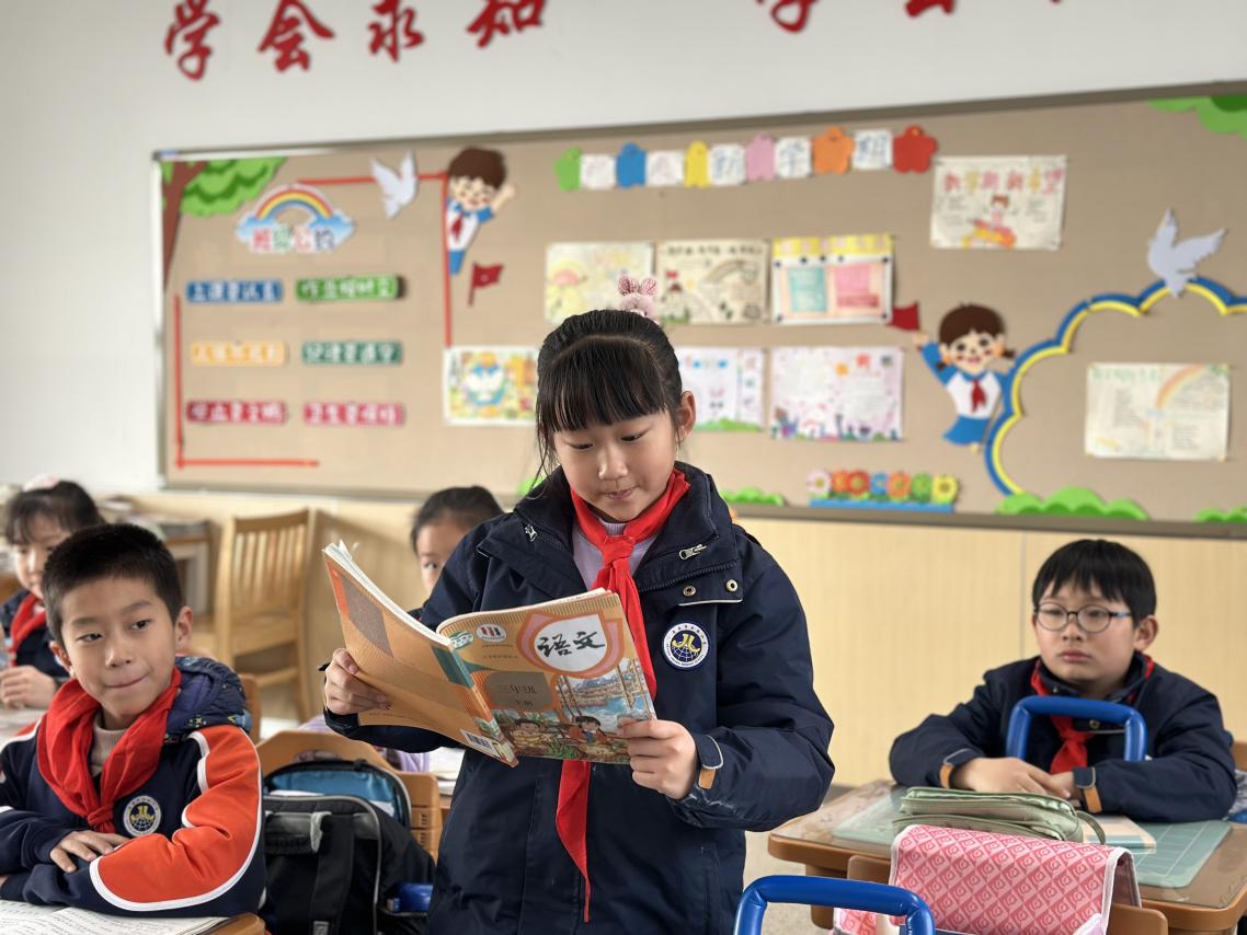 【湖畔·童化课堂】描绘多彩世界 探寻故事真谛——记金陵小学（仙林湖校区）三年语文组教研活动_html_714d2fd1.jpg
