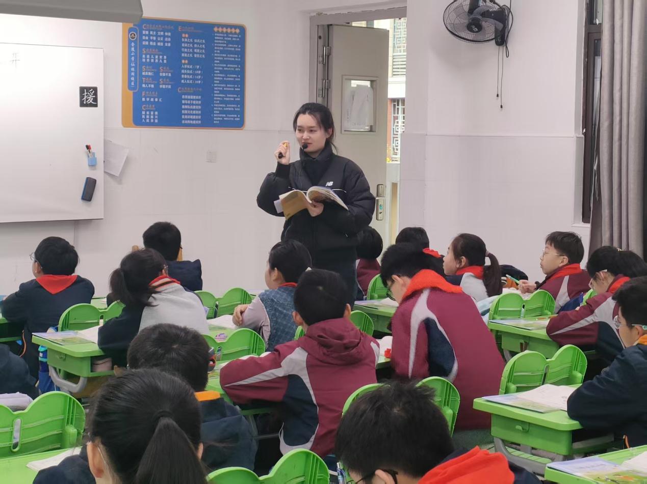 【湖畔·童化课堂】心专则明，道成于勤——金陵小学（仙林湖校区）六年级语文组开展_html_m4c5abe21.jpg