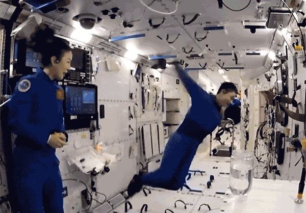 【湖畔光影】欢迎英雄回家！_html_f178ccc.gif