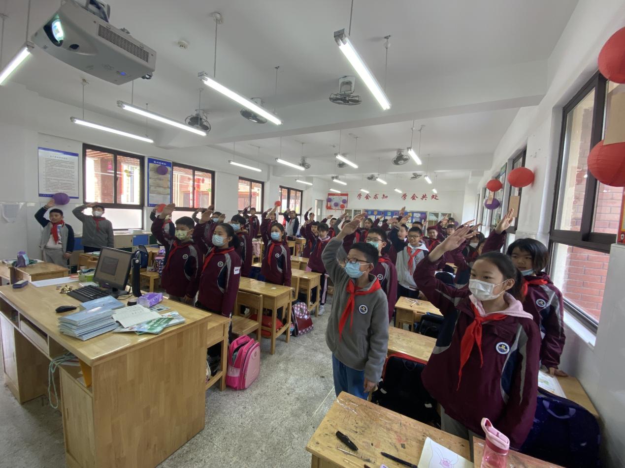 【湖畔光影·升旗仪式】你所想象的美好，在书中皆有可能——金陵小学（仙林湖校区）第十周线上升旗仪式_html_m338955d8.jpg