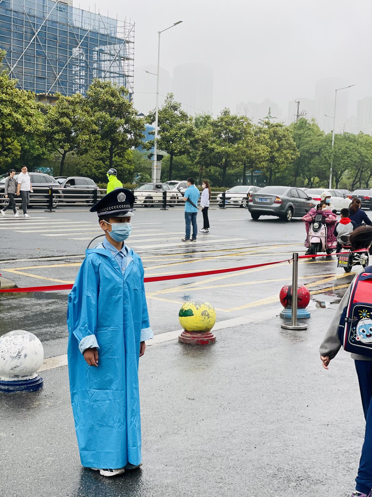 【湖畔光影】小交警爱劳动，属你最“警”彩_html_45708ad3.jpg