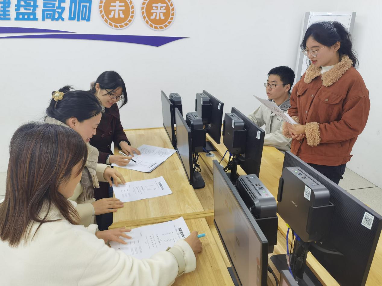 【博学广志】向新而研，以研促教--金陵小学广志路校区信息组校本主题研训活动_html_m6ce116d2.jpg