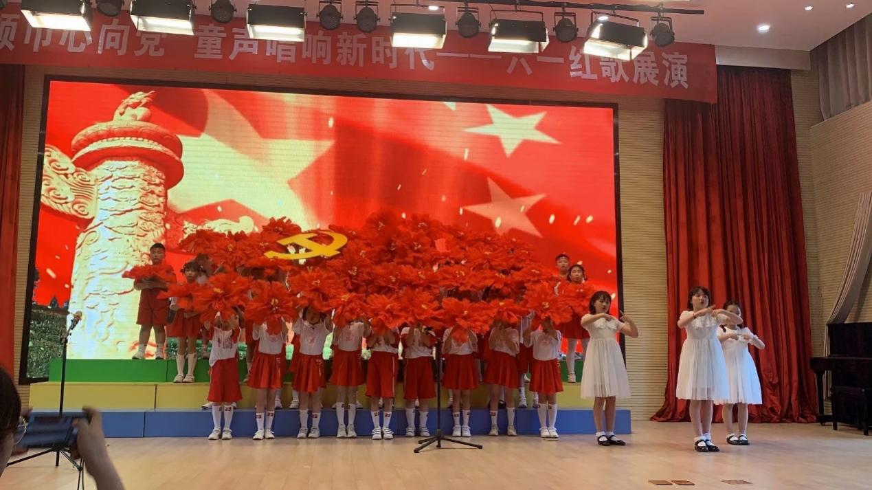 【湖畔·先锋示范】不负韶光，砥砺前行——2019级6班先进班集体事迹介绍_html_m63999fc9.jpg