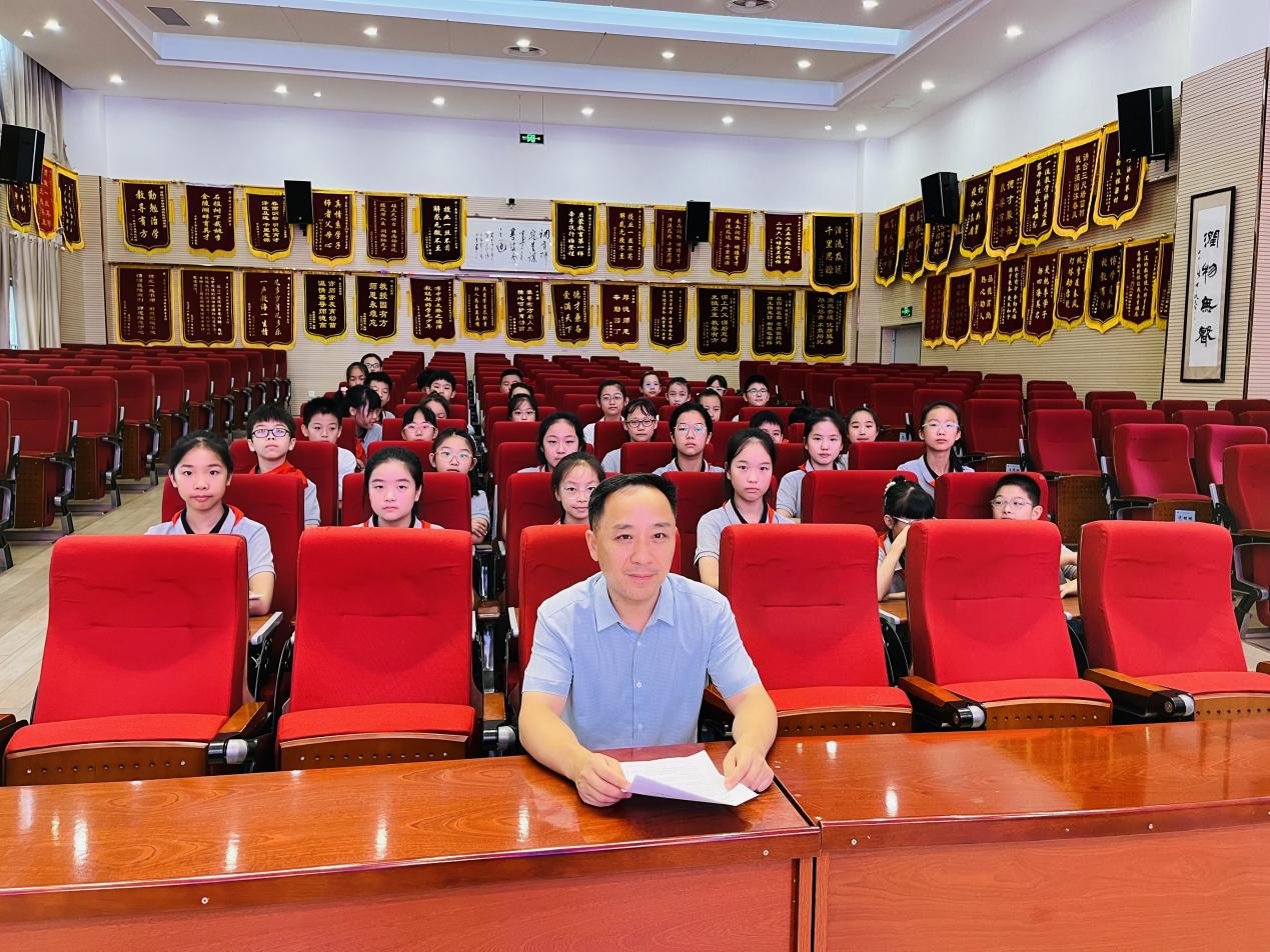 【湖畔·红领巾】逐梦红领巾，争做好队员——金陵小学（仙林湖校区）2023-2024学年大队委换届选举_html_m35fcae33.jpg