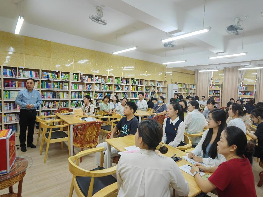 【湖畔·先锋示范】（主题党日）“躬耕教坛，强国有我”金陵小学仙林湖校区党支部大会暨书记党课_html_4c983c83.jpg
