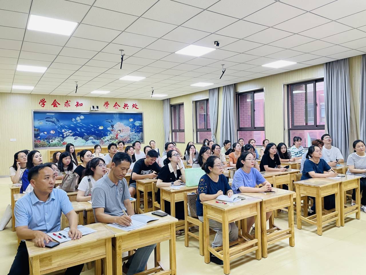 【湖畔&middot;科研引领】培训明方向 指导促提升——金陵小学（仙林湖校区）优秀教育论文选题指导会_html_m5858d705.jpg