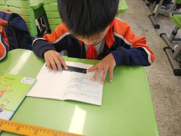 【湖畔·童化课堂】“量”从度中来  “感”从悟中来——数学校本研修之课例研讨（253）_html_50a98416.jpg