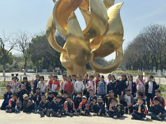 【湖畔·学生活动】春日寻芳 童心飞扬——金陵小学（仙林湖校区）一年级春季综合实践活动_html_m479b9c8.png