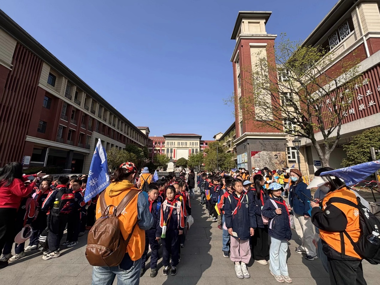 【湖畔·学生活动】童心探秘自然，共绘春日画卷——金陵小学（仙林湖校区）二年级春季综合实践活动_html_m1d2efc4b.jpg