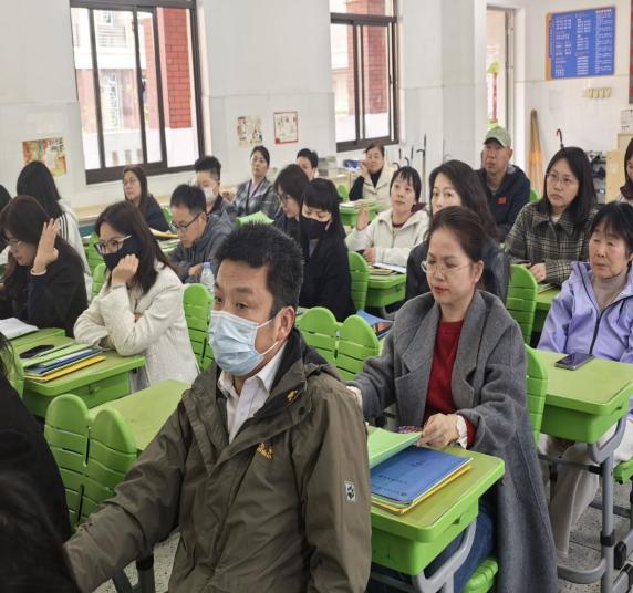 【湖畔·家校共育】共话成长路，携手小升初——南京市金陵小学（仙林湖校区）召开六年级家长会_html_m44cbff25.jpg
