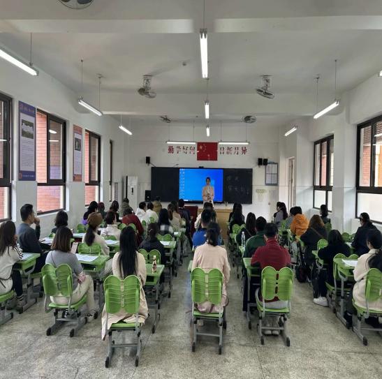 【湖畔·家校共育】共话成长路，携手小升初——南京市金陵小学（仙林湖校区）召开六年级家长会_html_m26c0aece.jpg