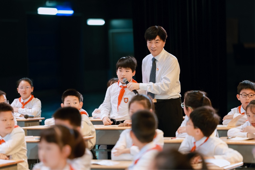 以数载道，润心铸魂—我校教师参加《中国基础教育》学科思政系列研讨会暨华应龙“国数课”专题研讨会_html_m67ca2bac.png