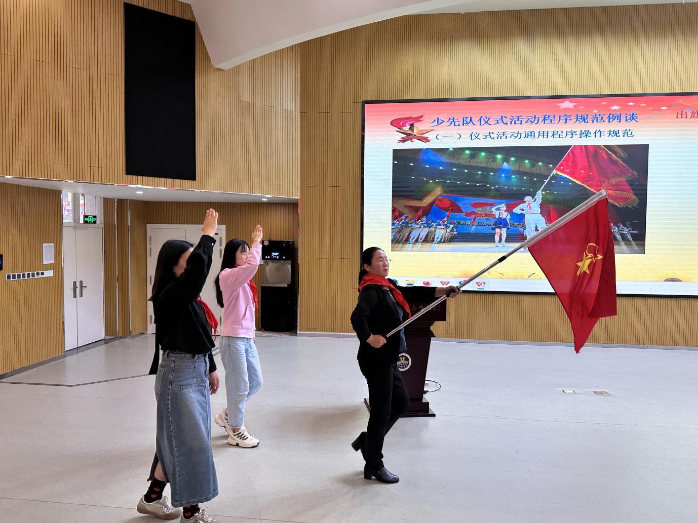【红领巾宣讲】专业赋能促成长，队旗引领新征程——南京市金陵小学（广志路校区）中队辅导员专题培训活动_html_m21bf7b08.jpg