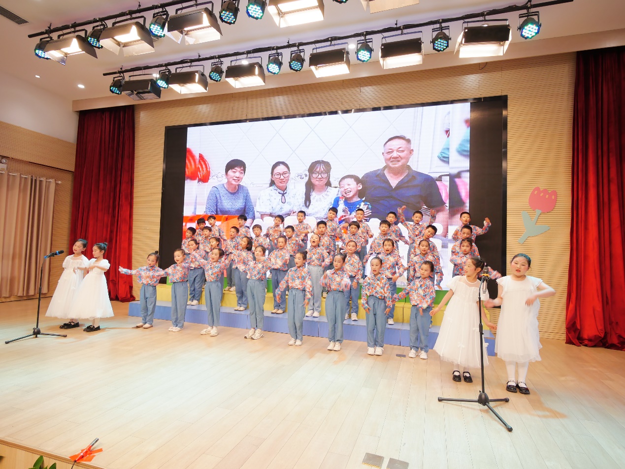 【湖畔·学生活动】“红领巾爱祖国●闪闪发光的你”——合唱比赛一年级专场_html_3a086ad9.jpg