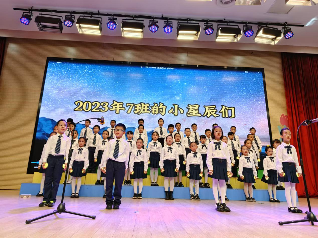 【湖畔·学生活动】“红领巾爱祖国●闪闪发光的你”——合唱比赛一年级专场_html_m674277e3.jpg