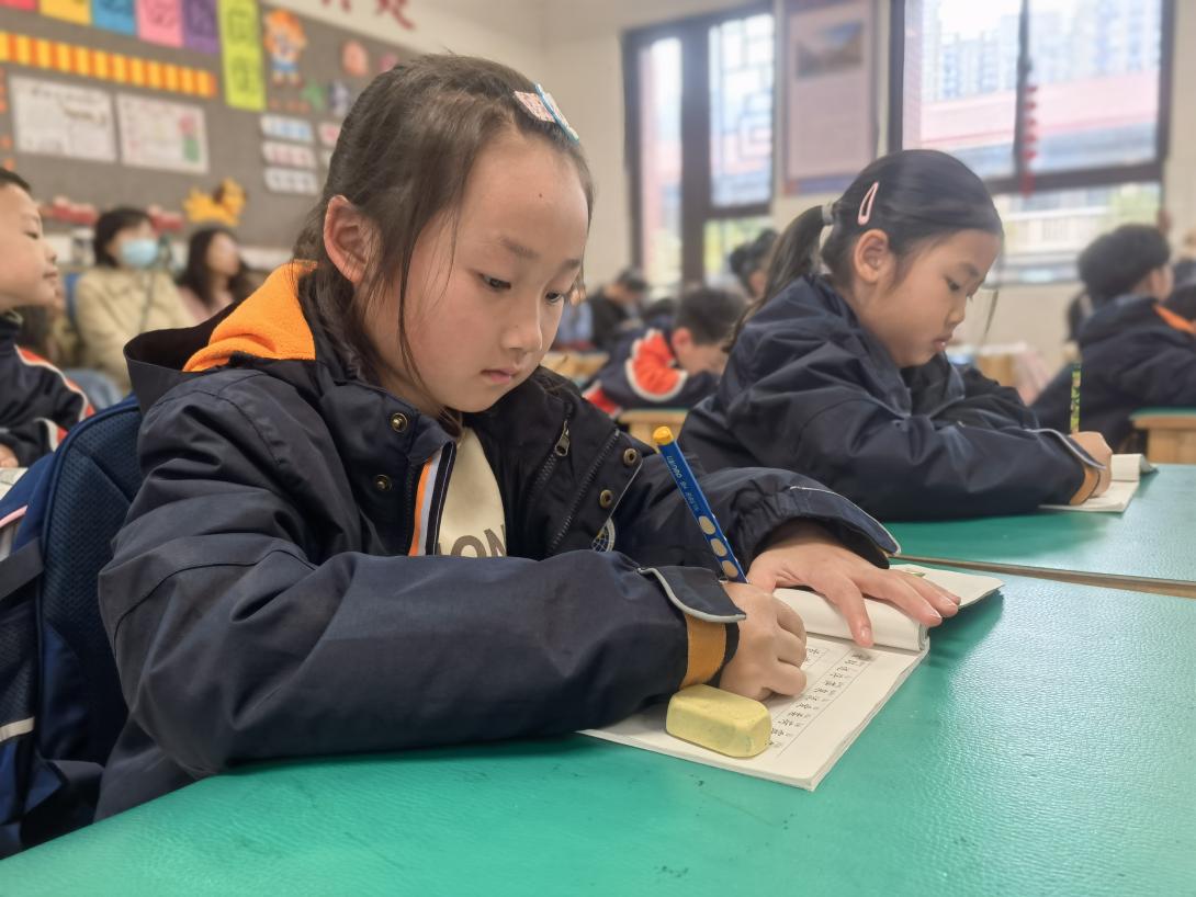 【湖畔·童化课堂】课堂展风采 教研促成长——记金陵小学（仙林湖校区）一年级语文组教研活动_html_m72287950.jpg