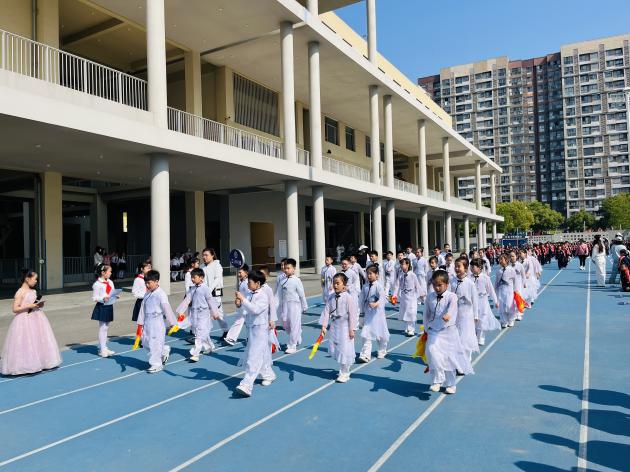 【湖畔·学生活动】“运动展风采，健康向未来” ——金陵小学（仙林湖校区）2023—2024学年春季运动会（二年级）_html_3ce89386.jpg