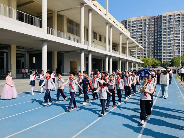 【湖畔·学生活动】“运动展风采，健康向未来” ——金陵小学（仙林湖校区）2023—2024学年春季运动会（二年级）_html_m59122759.jpg