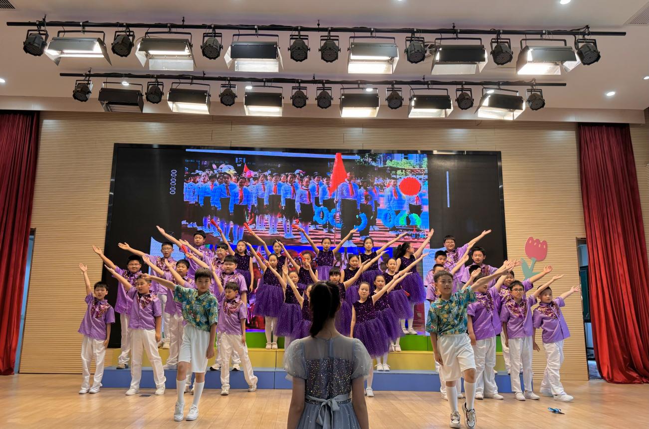 【湖畔·学生活动】“红领巾爱祖国——最好的我们”合唱比赛五年级专场_html_4afdf06c.jpg