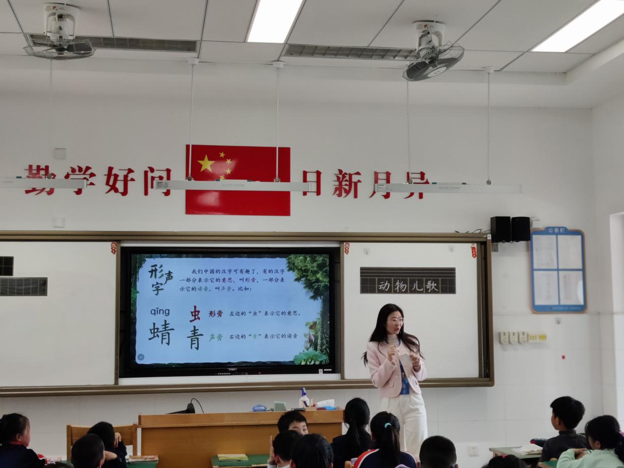 【湖畔·童化课堂】春日浓浓，同研成长——记金陵小学（仙林湖校区）语文小组教研_html_m4d740b25.jpg