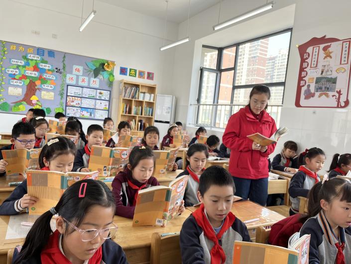 【博学广志】趁春光明媚  赏水墨童年——金陵小学广志路校区语文组校本教研活动_html_m53a92405.jpg