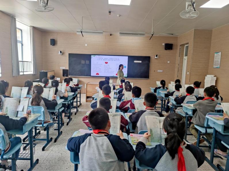 【博学广志】趁春光明媚  赏水墨童年——金陵小学广志路校区语文组校本教研活动_html_3a2c2cd1.jpg