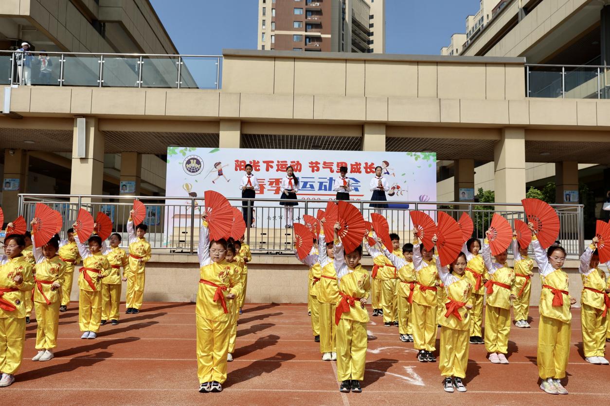 【博学广志】阳光下运动  节气里成长——金小广志路2022-2023学年第二学期春季运动会_html_m699ac9be.jpg