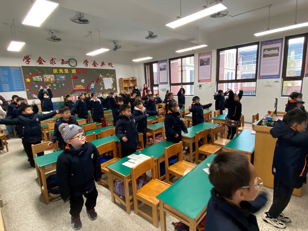 【湖畔·家校共育】初冬“心”相遇，日“伴”见成长——金陵小学（仙林湖校区）家长开放日一年级篇_html_mdbd59ba.jpg