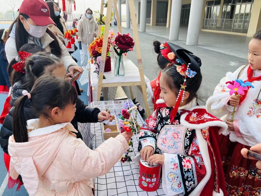 【湖畔·学生活动】“祥龙迎春 龘龘前行 ” ——金陵小学（仙林湖校区）2024元旦国潮市集来啦！_html_m63bc629b.jpg