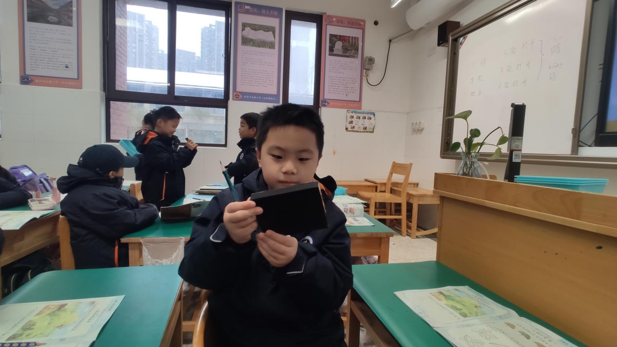 【湖畔·童化课堂】以研促教，学思共进——科学组校本研修之课例研讨（4）_html_b67bd5.jpg