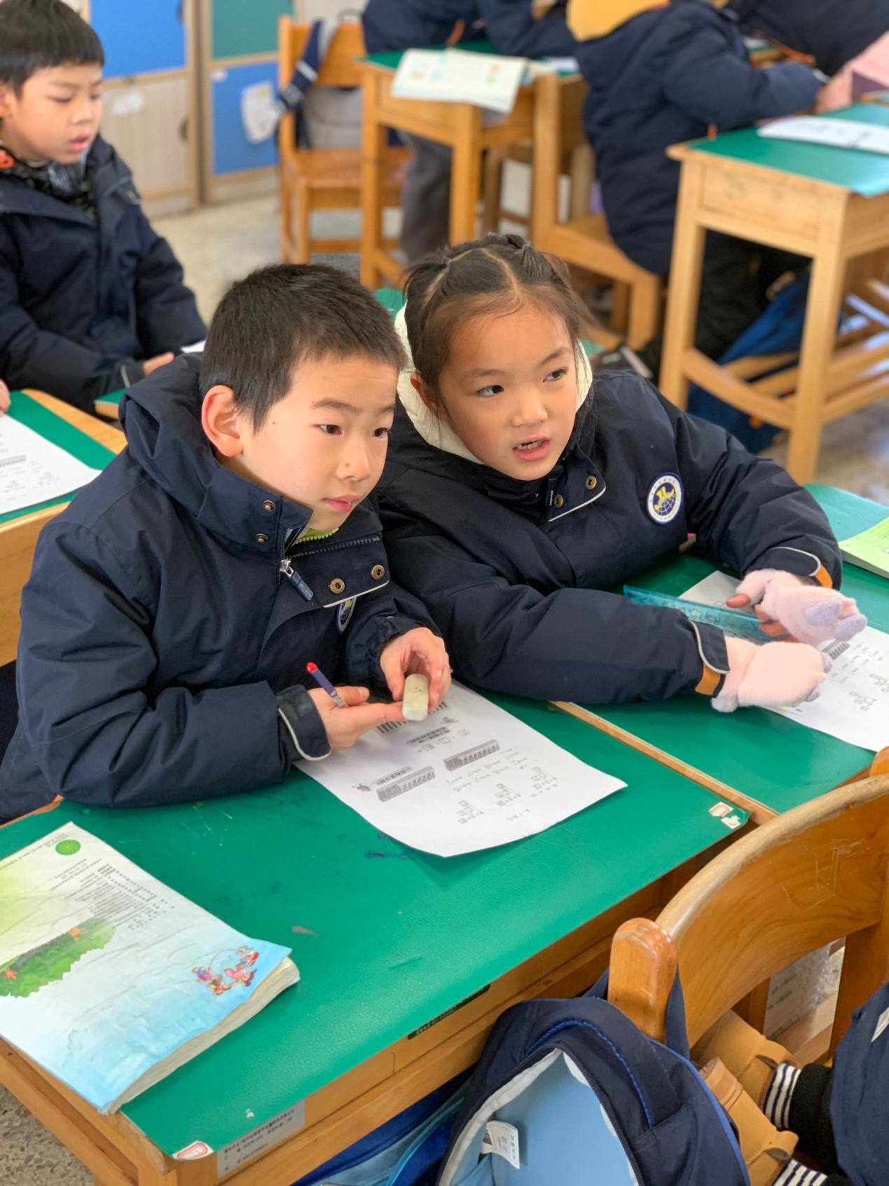 【湖畔·童化课堂】注重实践能力 聚焦动手动脑——数学校本研修之课例研讨（192）_html_679c78f0.jpg